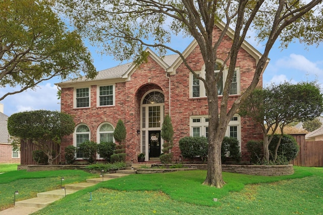 view of front facade featuring a front lawn