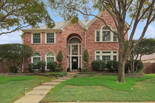 view of front facade featuring a front lawn