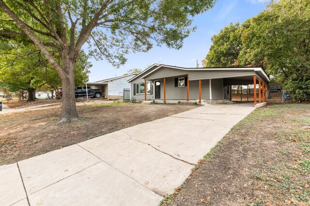 view of front of house featuring a carport