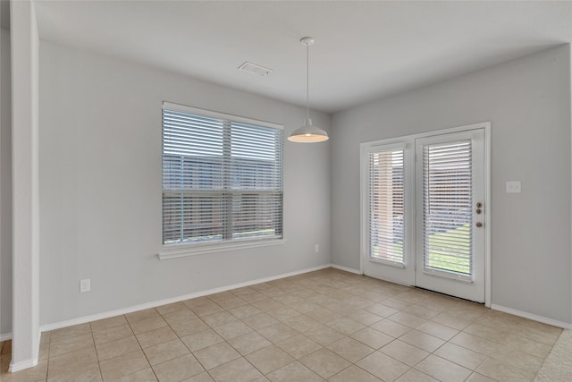 empty room featuring light tile patterned flooring