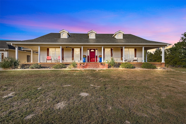 view of front of property featuring a porch and a yard