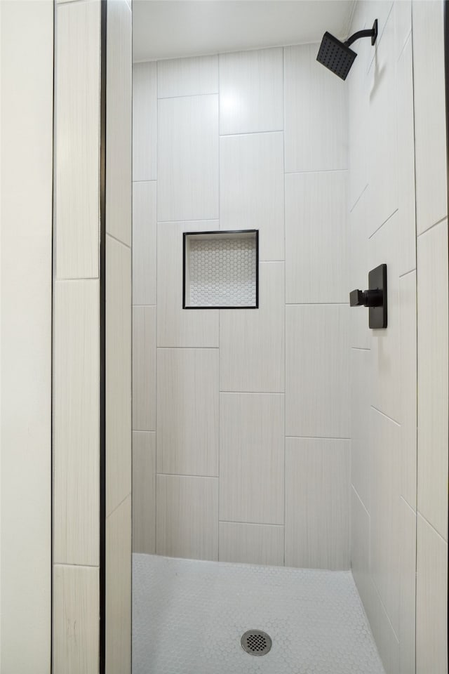 bathroom with a tile shower