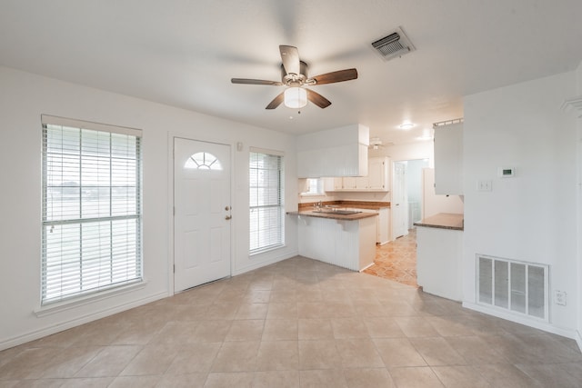 tiled entrance foyer with ceiling fan