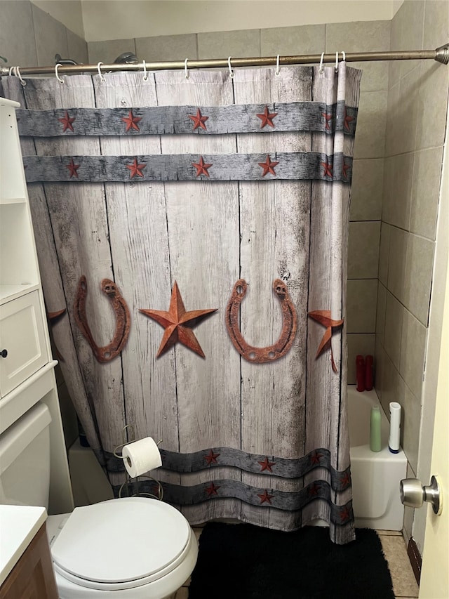 full bathroom with shower / bath combo with shower curtain, vanity, and toilet