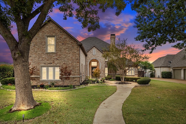 view of front of home featuring a lawn and a garage