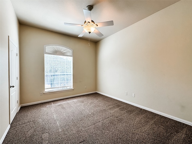 unfurnished room featuring ceiling fan and carpet flooring