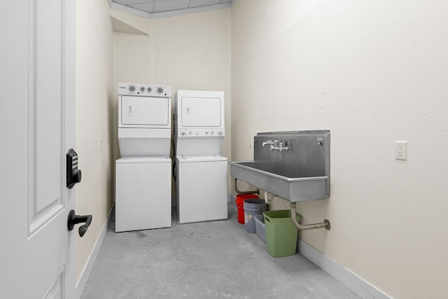 washroom featuring stacked washer / drying machine