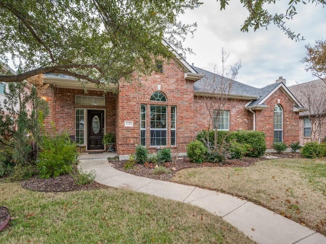 view of front of house featuring a front yard