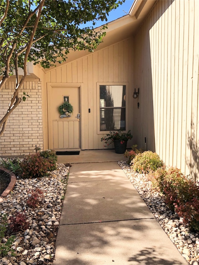 view of property entrance