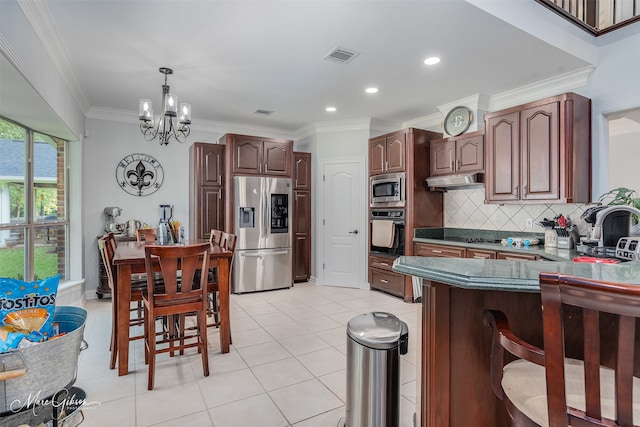 kitchen featuring hanging light fixtures, black appliances, a notable chandelier, crown molding, and backsplash