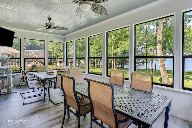 sunroom featuring a healthy amount of sunlight and ceiling fan