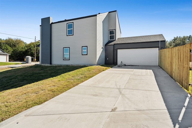 view of front of house featuring a front yard