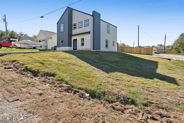 view of front of property with a front lawn