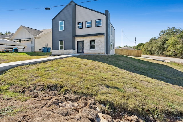 view of front of home with a front yard