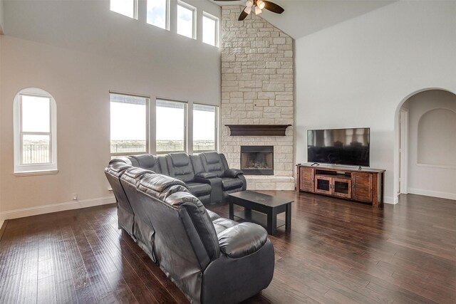 living room featuring sink, a high ceiling, and dark hardwood / wood-style floors