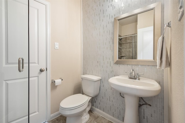 317 St Paul Ct, Heath, TX 75126 - bathroom featuring toilet, baseboards, and a sink
