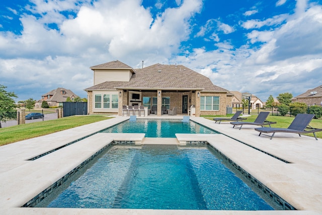 view of pool with a lawn, an in ground hot tub, and a patio