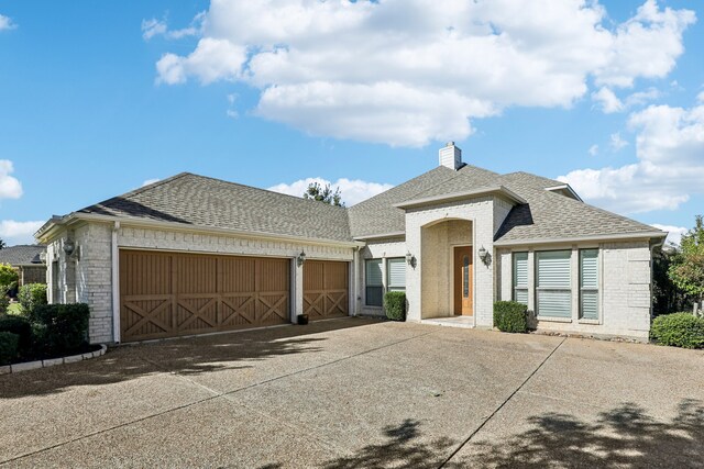 view of front facade with a garage