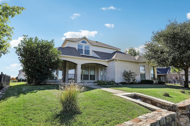 view of front facade featuring a front lawn