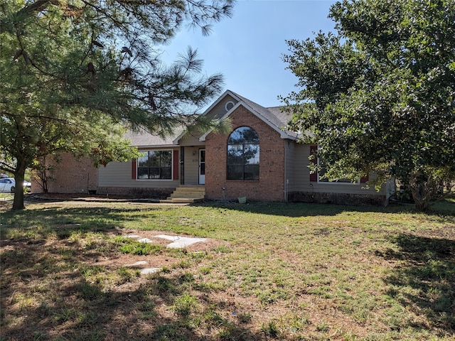 view of front of property with a front yard