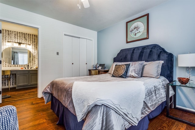 bedroom featuring ceiling fan, sink, connected bathroom, dark hardwood / wood-style floors, and a closet