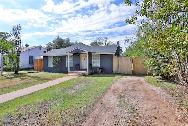 ranch-style house featuring a front lawn