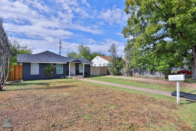 single story home with a front lawn