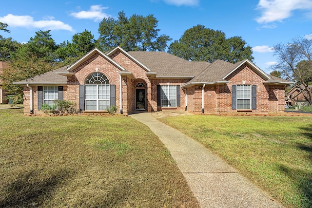 single story home with a front lawn