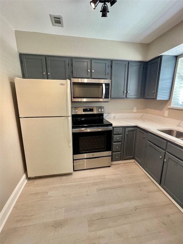 4748 Old Bent Tree Ln Unit 1104, Dallas, TX 75287 - kitchen with appliances with stainless steel finishes, light wood-type flooring, a sink, and gray cabinets