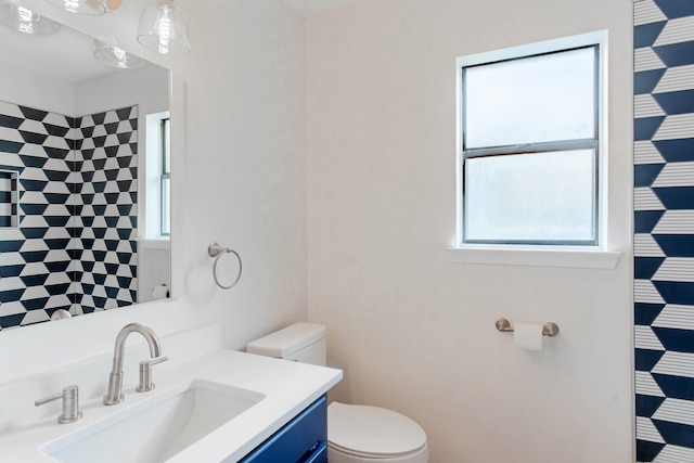 bathroom with vanity, curtained shower, and toilet