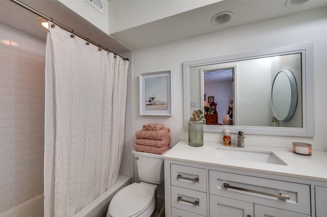 full bathroom with shower / tub combo with curtain, vanity, and toilet