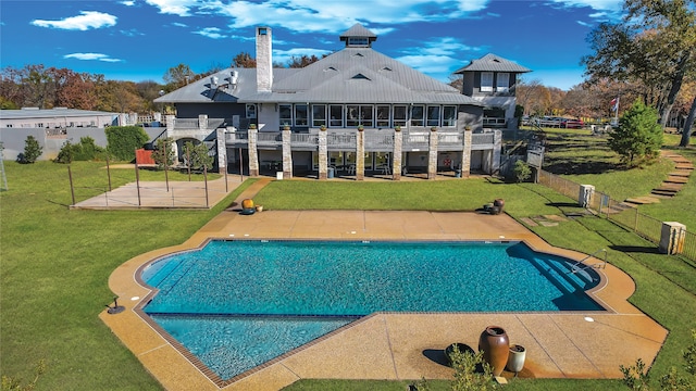 view of swimming pool with a patio and a lawn