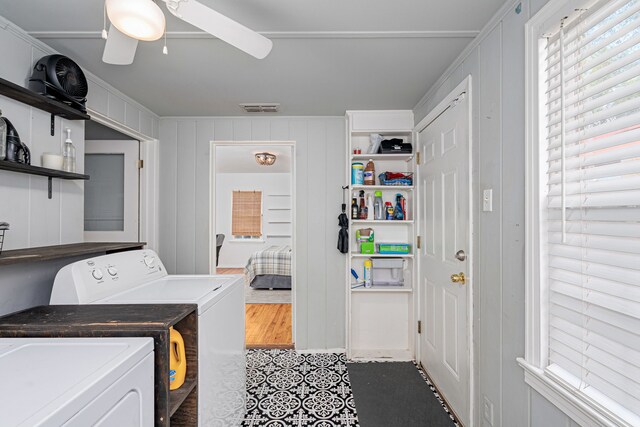 clothes washing area with washer and dryer and ceiling fan