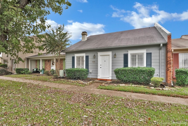 view of front of house with a front yard