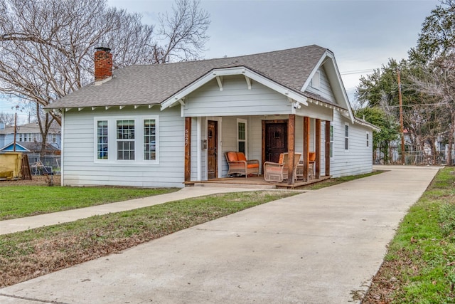 bungalow-style house featuring a front lawn and a porch