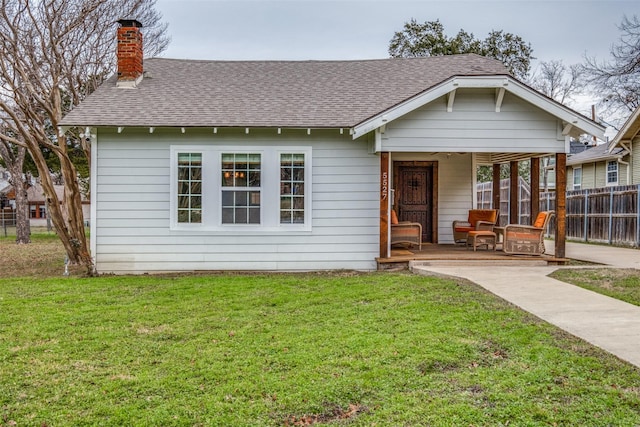 view of front of home featuring a front yard