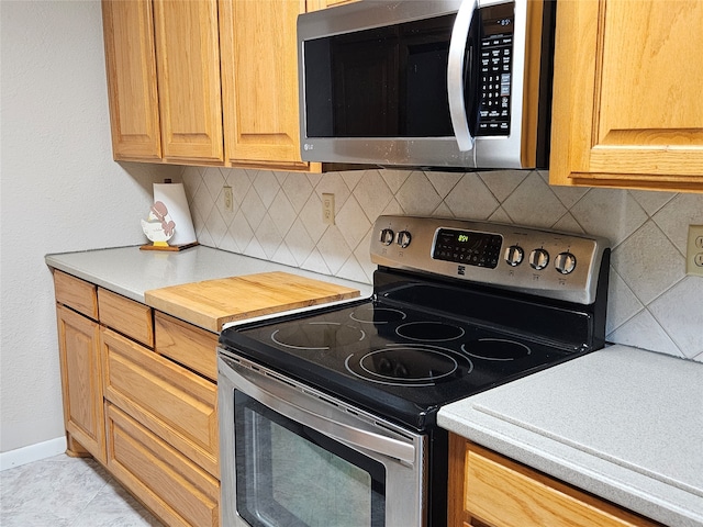 kitchen featuring decorative backsplash and stainless steel appliances