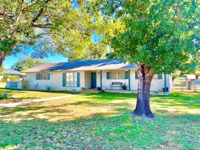 ranch-style home featuring a front yard