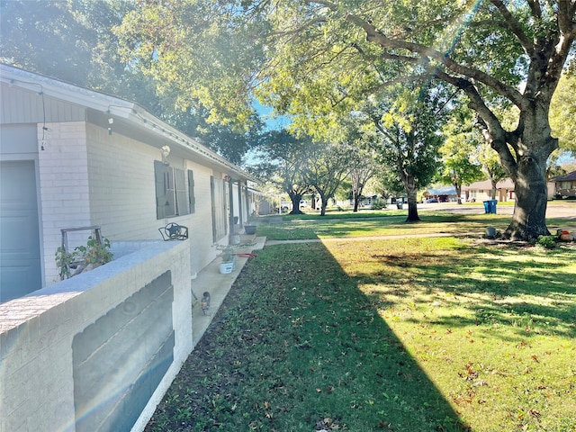 view of yard with a garage