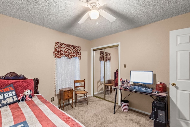 bedroom featuring ceiling fan, a closet, carpet, and a textured ceiling