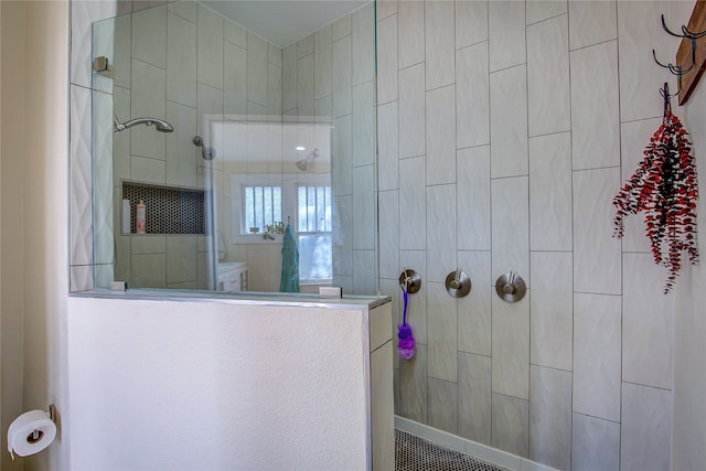 bathroom featuring a tile shower