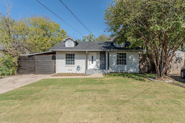 view of front facade featuring a front yard