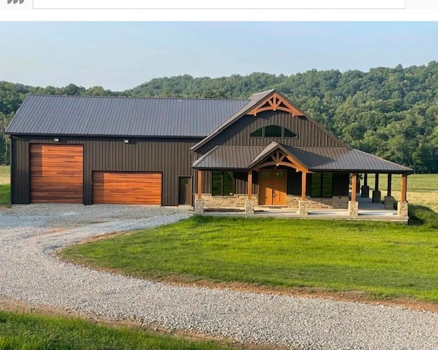 view of front of property featuring a garage and a front yard