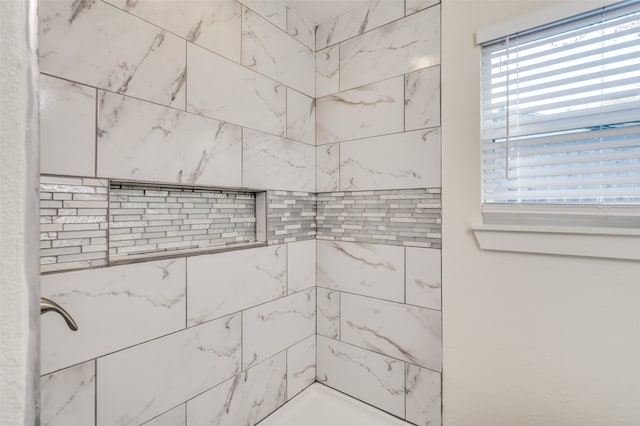 bathroom featuring tiled shower