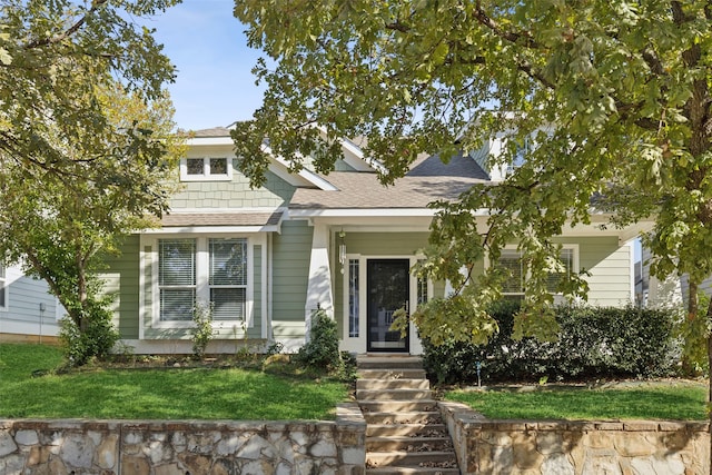 view of front facade featuring a front yard