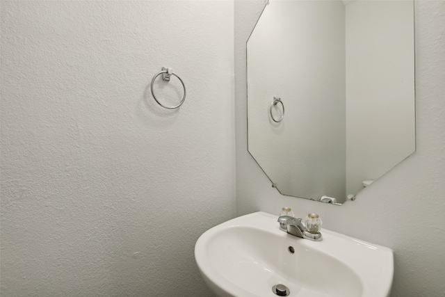 bathroom featuring sink