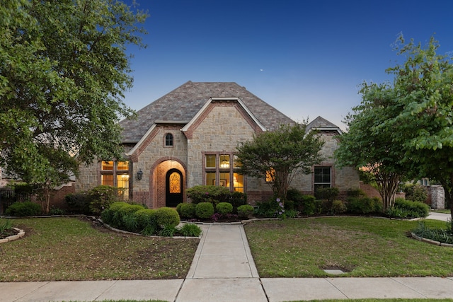 view of front of home featuring a front lawn