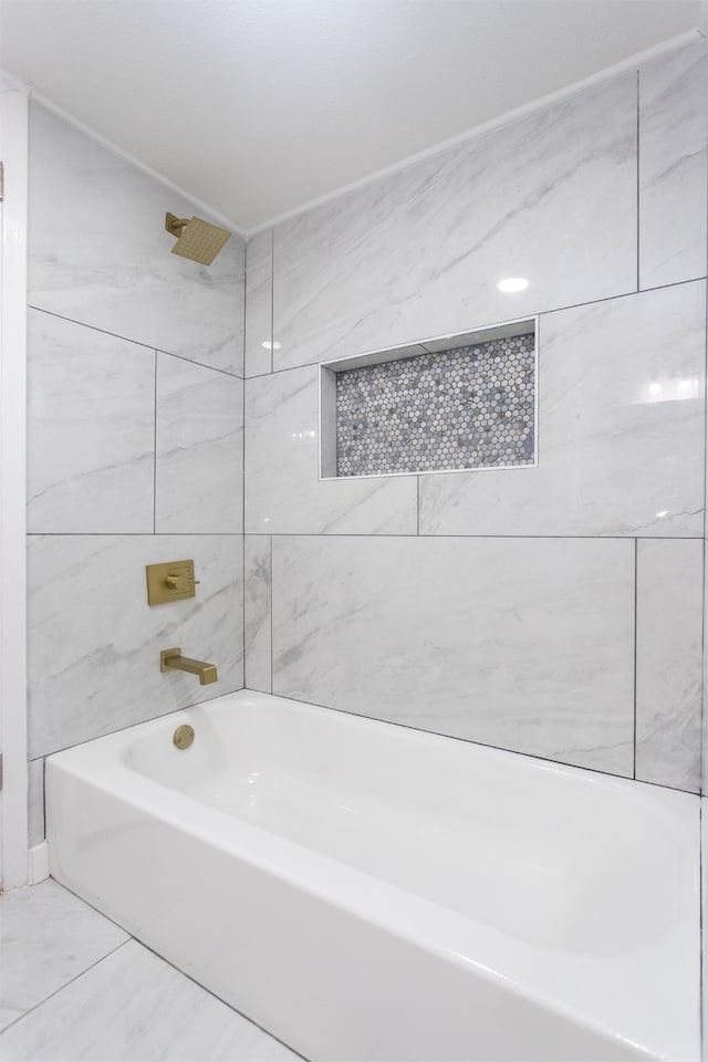 bathroom featuring tiled shower / bath combo