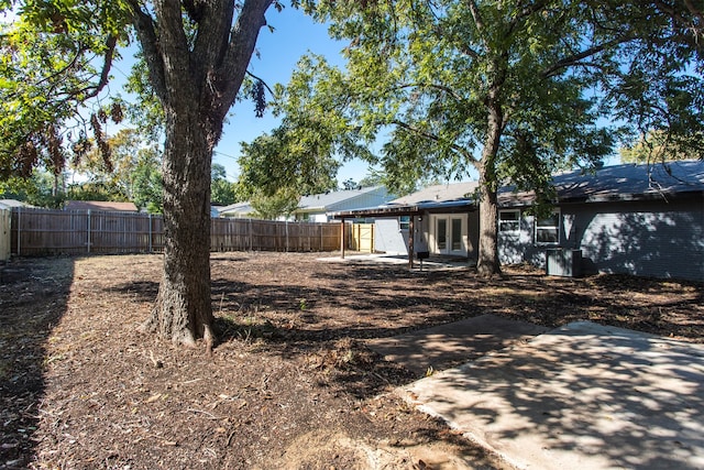 view of yard featuring a patio