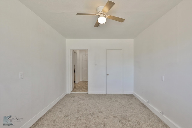 unfurnished room with light carpet and ceiling fan